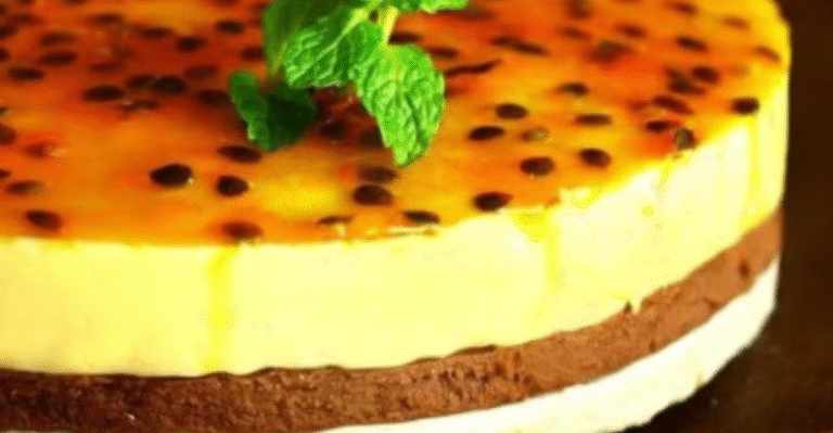 Torta mousse de maracujá com chocolate