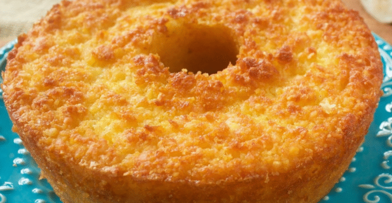 Bolo de Mandioca com Leite Condensado e Coco