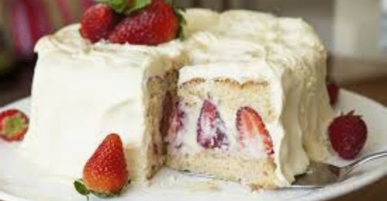 bolo de morango com chantilly